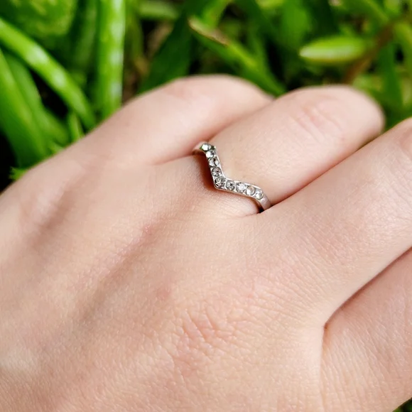 New Classic Silver Simple Dainty Silver Rhinestone Arrow Wishbone Ring, sz 5 - Picture 4 of 9